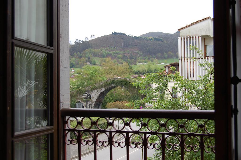 Puente Romano Onís Exterior foto
